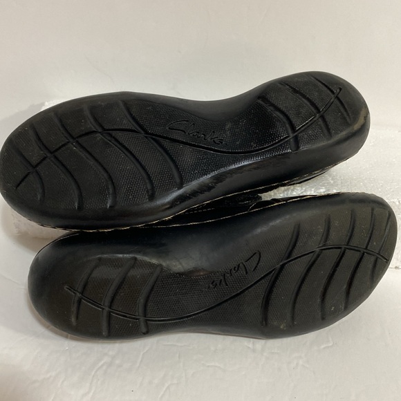 CLARK’S Shoes Leather Slip-On Loafers Size 6M Black Soft Footbed Comfort Shoes - Picture 15 of 16